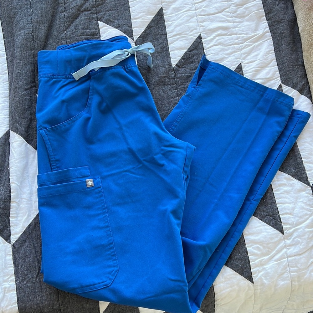 Figs cargo pant and one pocket scrub top